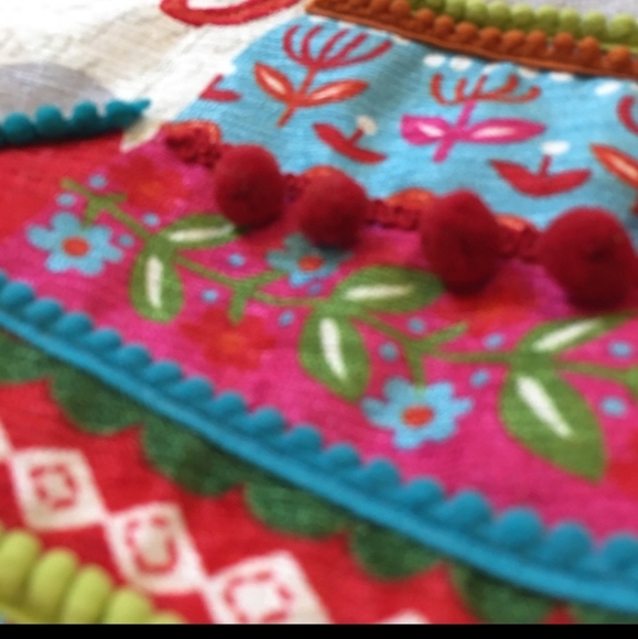 Novogratz Christmas Tablerunner NWT - Picture 6 of 8